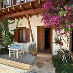 Courtyard Hotel *