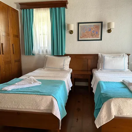 Otel Courtyard