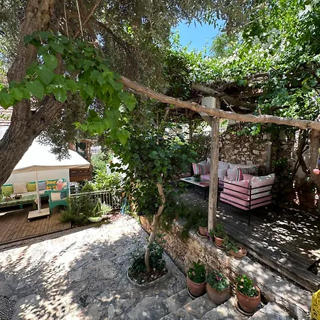 Otel Courtyard *