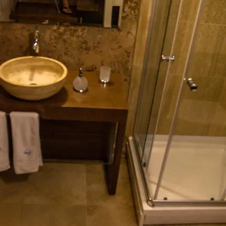 Courtyard Hotel *