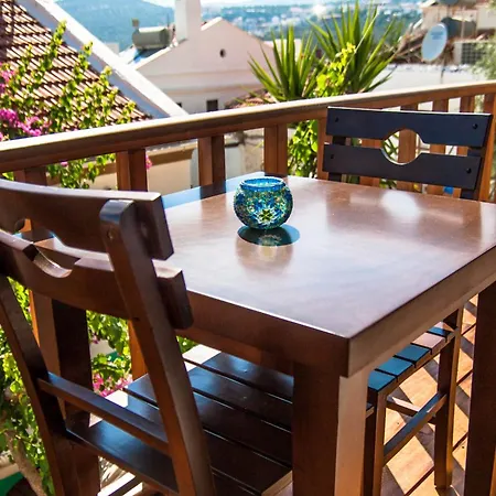 Courtyard Hotel *