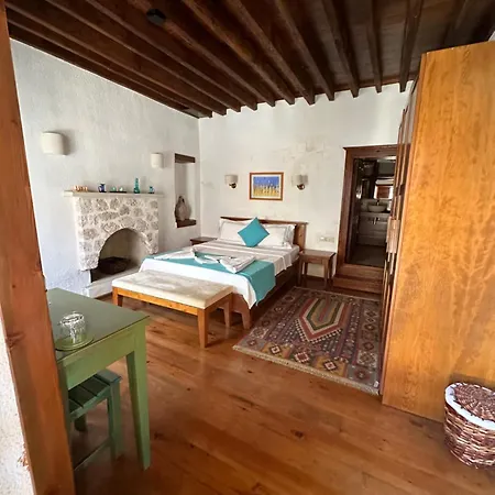 Courtyard Hotel *