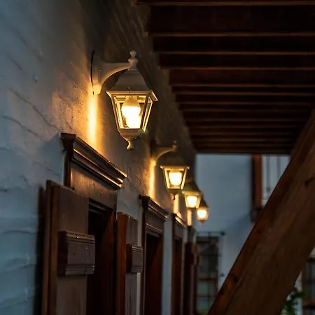 Courtyard Hotel *