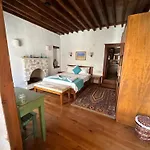 Courtyard Ξενοδοχείο *