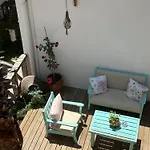 Courtyard Ξενοδοχείο *
