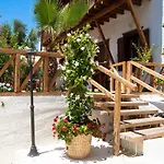 Courtyard * Καλκάν