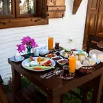 Courtyard Ξενοδοχείο